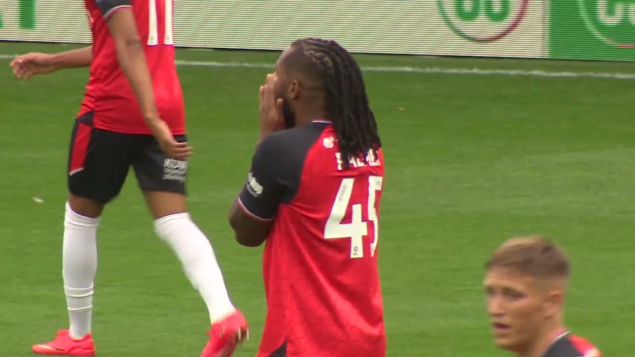 Luton Town v Bradford City Highlights thumbnail